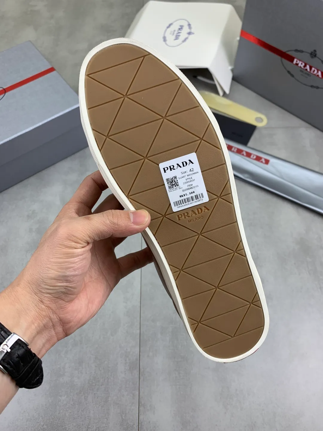 Men's men's shoes P560💰[New model] The latest hot model is on the official website, 🆘 The trendy brand (Prada) mainly promotes the hot model, avant-garde and versatile fashion men's shoes private version mold opening, cowhide surface splicing 1:1.. Fashionable and simple, original imported cowhide lining cowhide feet; the atmosphere and personality are more fashionable, eye-catching and pursuing class. It will subvert the old ideas and be a must-have for fashion trendsetters with you! Must keep it for yourself! Tall and comfortable, large and low, high-end quality workmanship. Code number: 38-44 3️⃣optional.